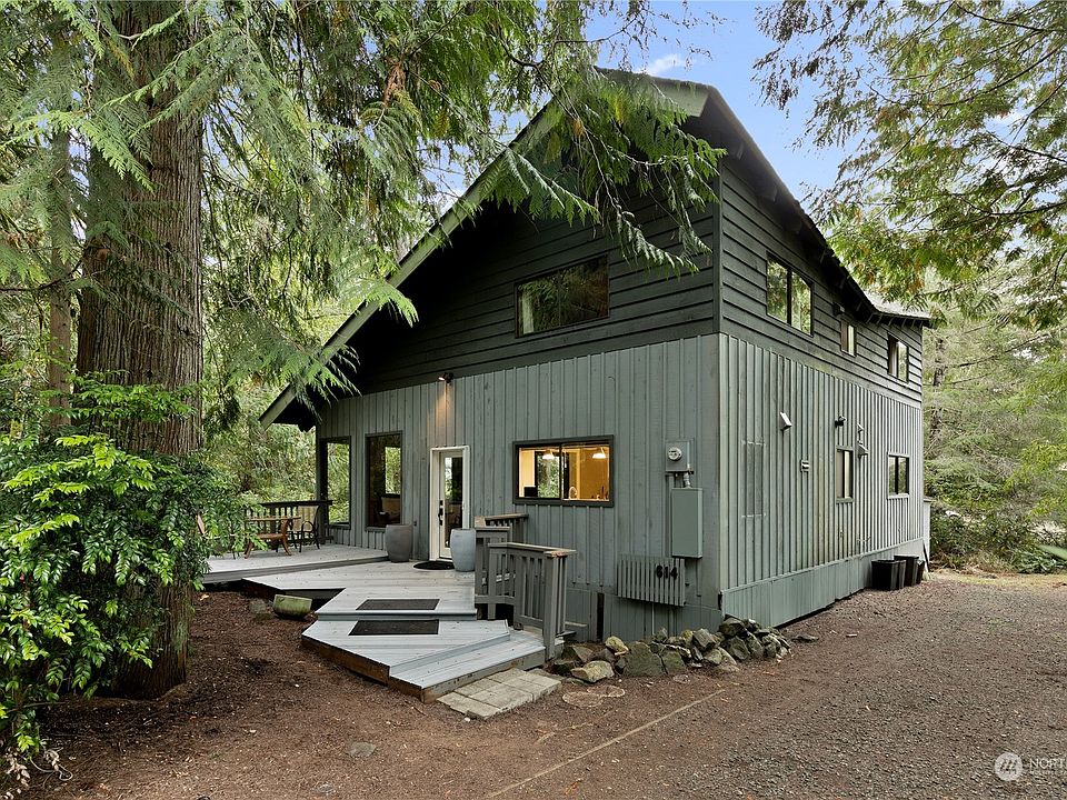 1st image of 614 E Pointes Drive W