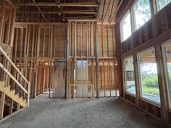 4th image of 90 NW Wilder Ct