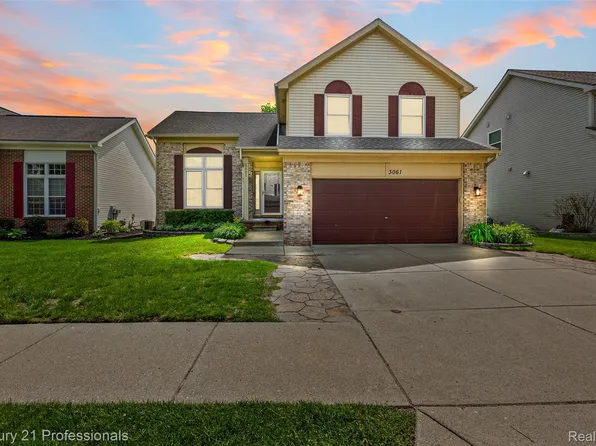 3061 Talon Cir, Lake Orion, MI 48360