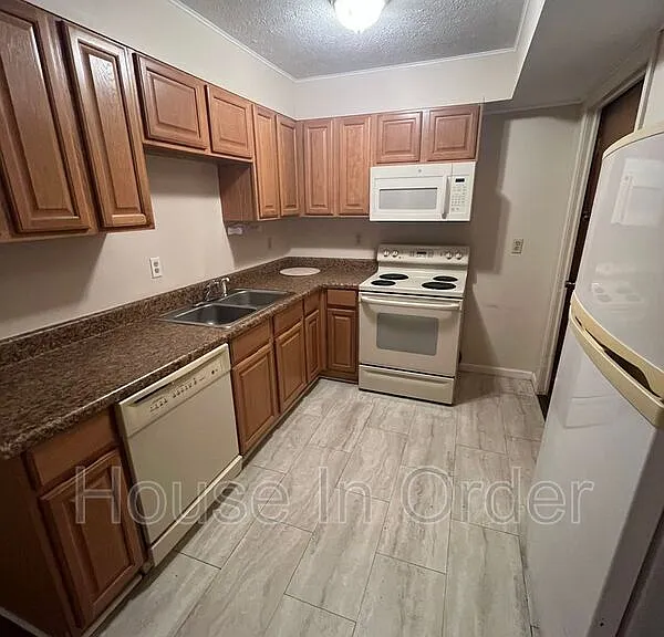 1160 W Blue Ridge Rd — Photo 3