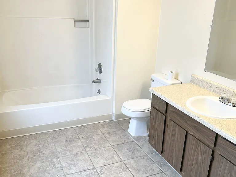 Westlakes Apartments — Photo 21