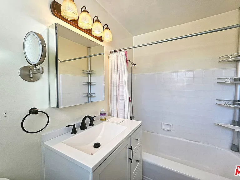 436 N Cordova St — Photo 24