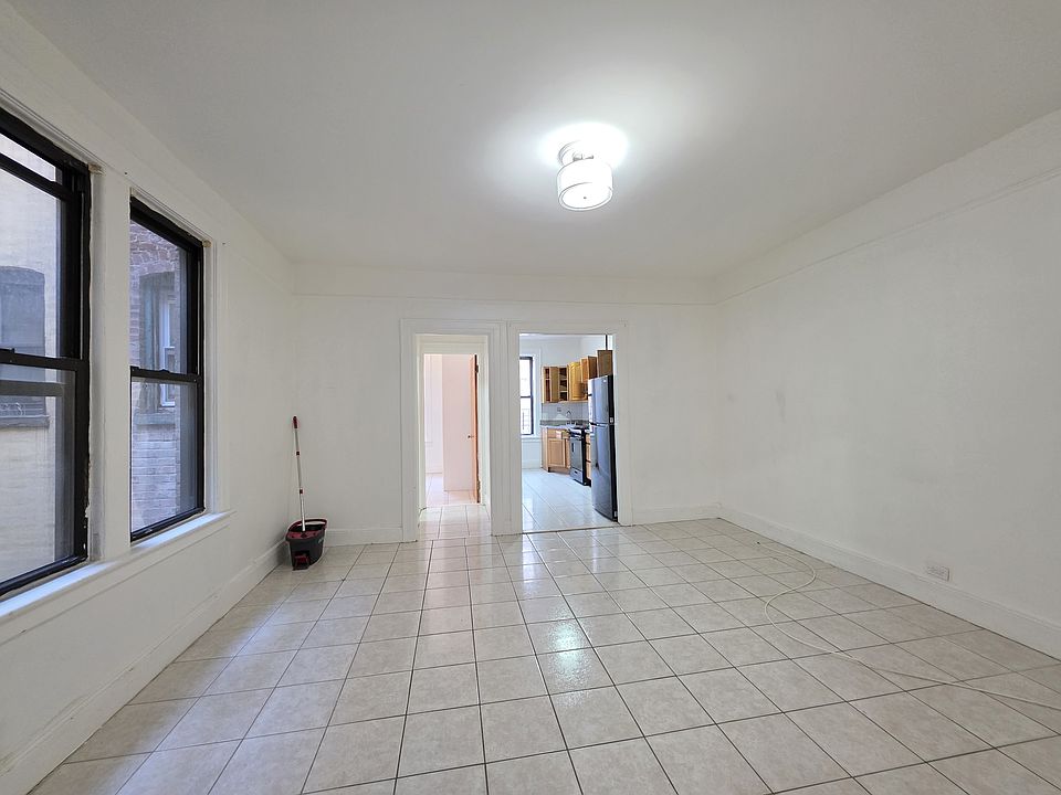 1st image of 2836 35th St APT 2