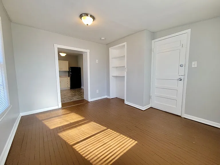 1117 W. 41st Terrace — Photo 5