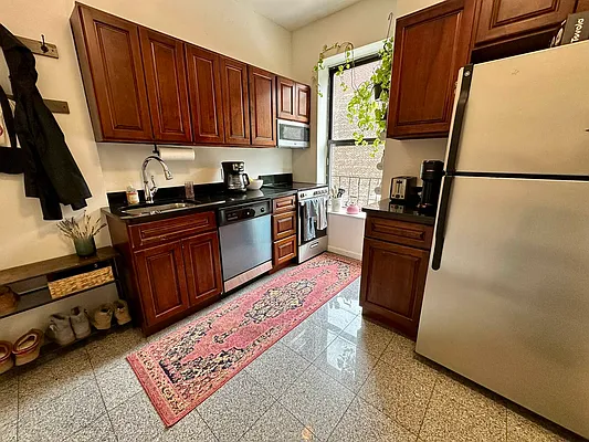 Rented by J PRESTON AND ASSOCIATES INC | media 17