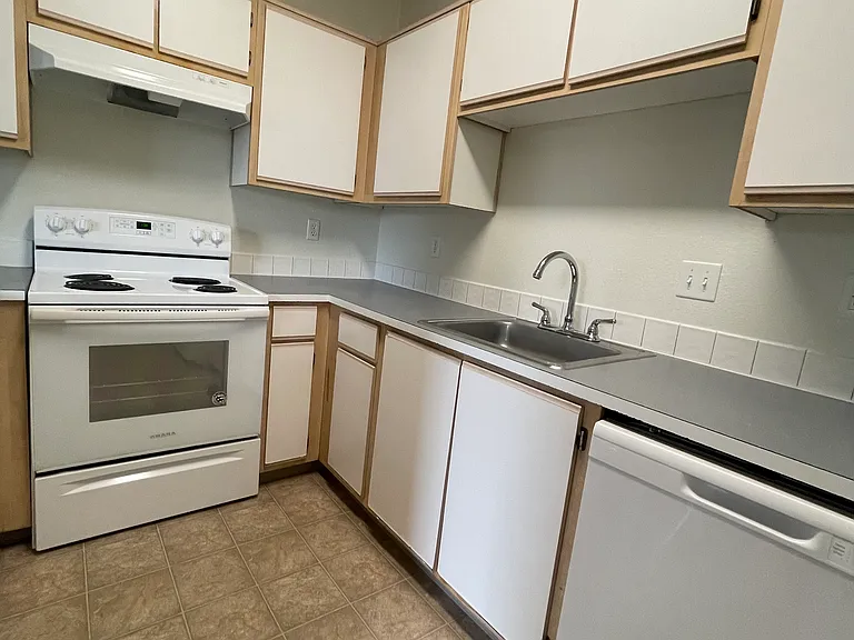 Fountain Valley Apartments — Photo 19