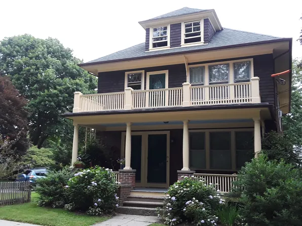 70 Brayton St, East Greenwich, RI 02818
