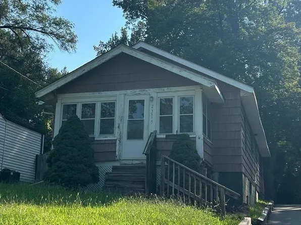 2315 Saylor Rd, Des Moines, IA 50313