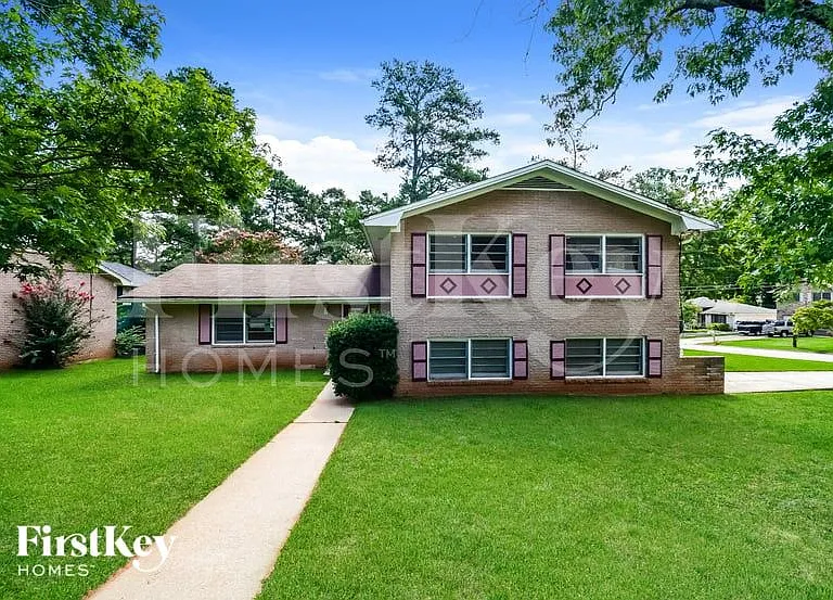 2032 Twin Falls Rd — Photo 1