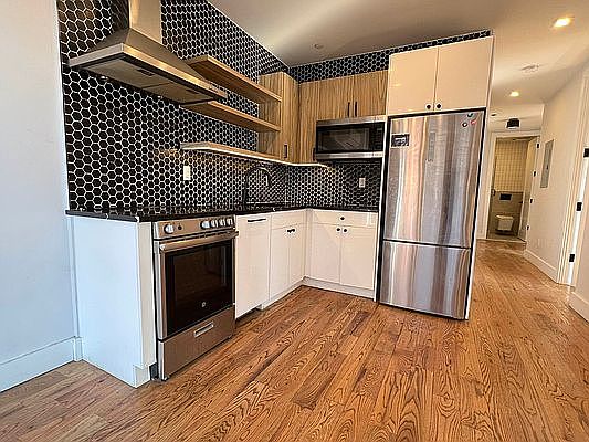 3rd image of 308 Saint Nicholas Ave APT 2