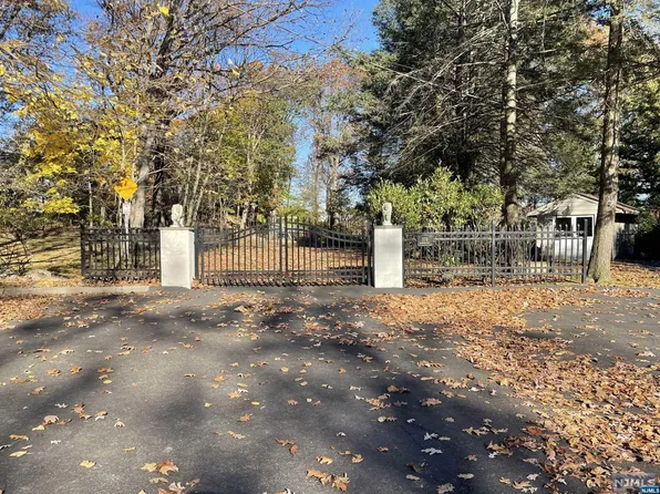 570 Manchester Ave, Hawthorne, NJ 07506