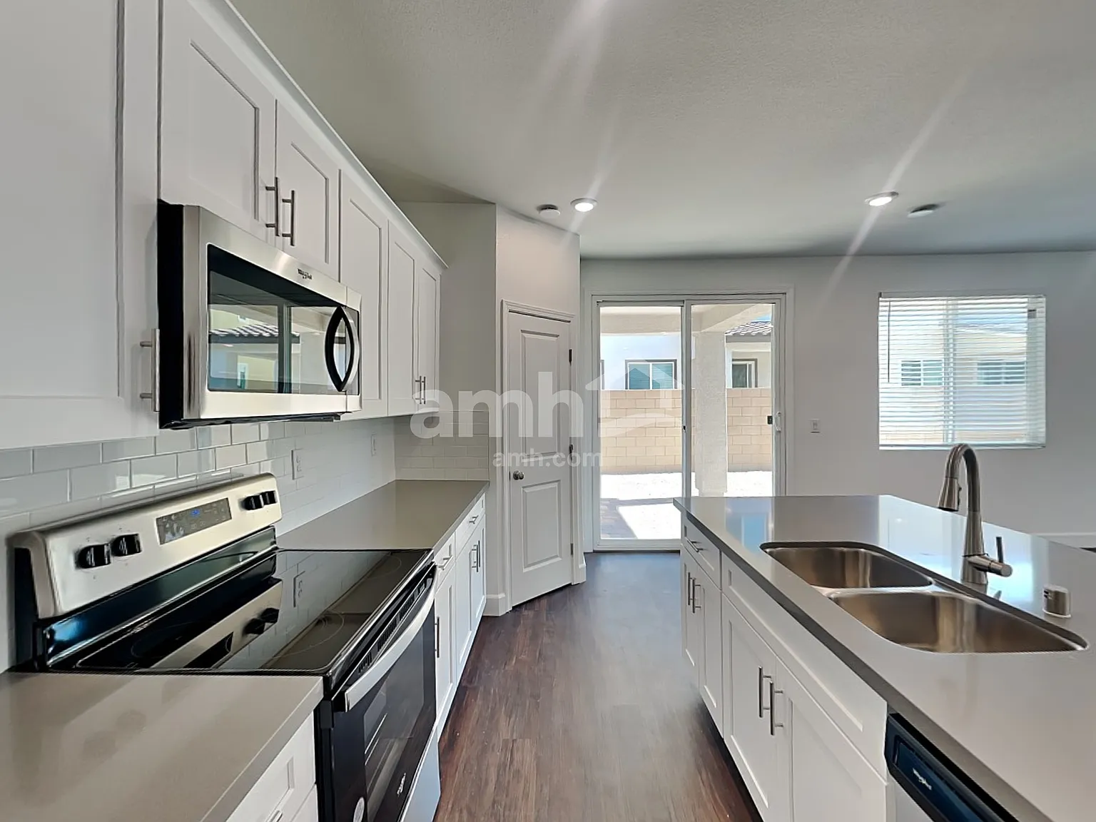4 bed, 2.5 bath, 2015 sqft, $2,550 — Photo 4