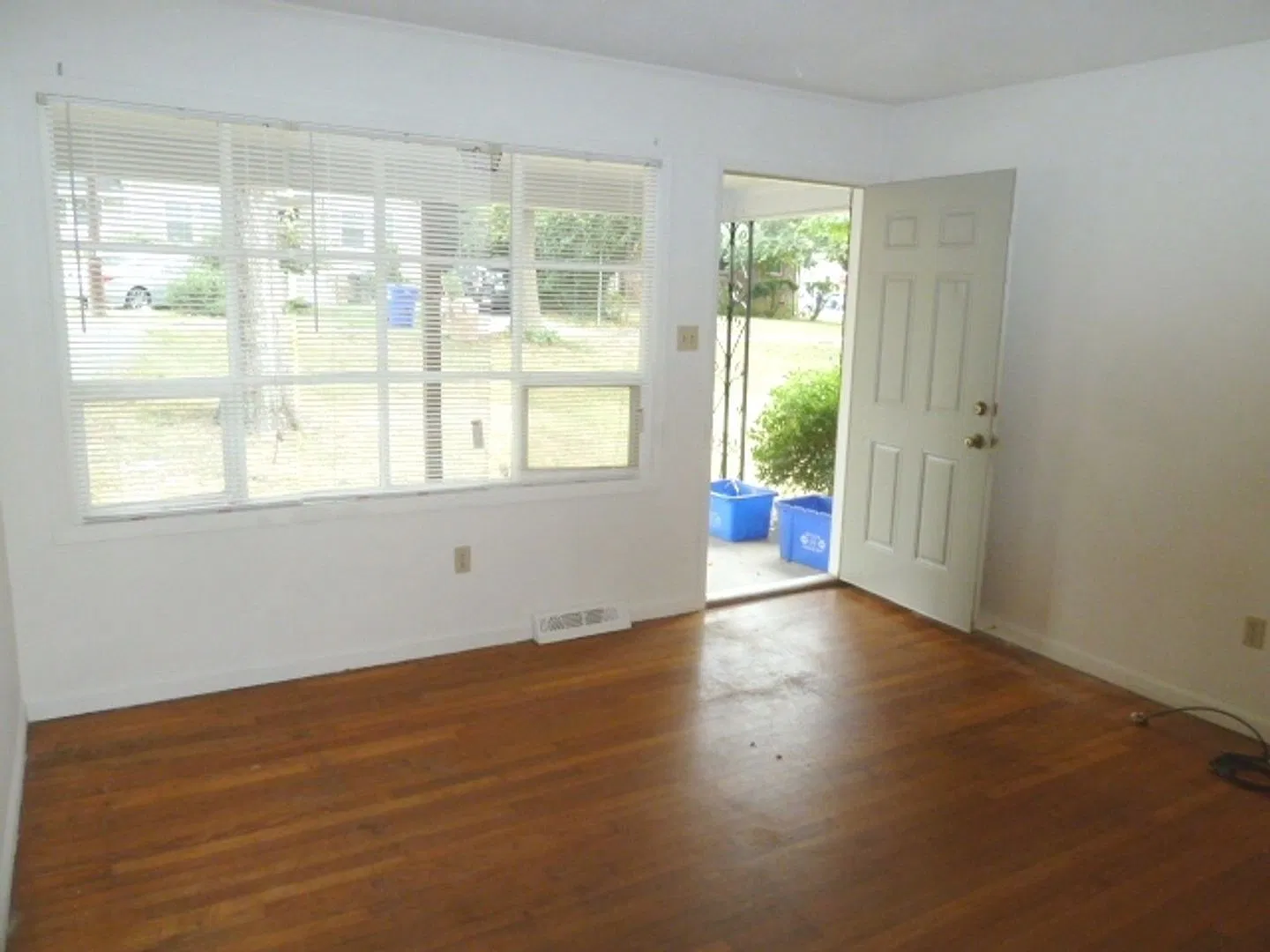 Walk to Campus next school year from this great 4br rental on the northside! — Photo 4
