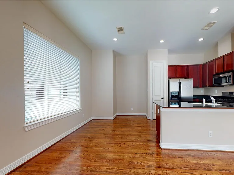 3826 Center St — Photo 23