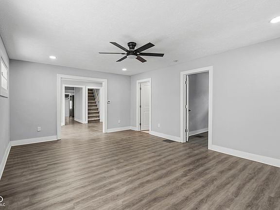 5th image of 105 N Sheffield Ave