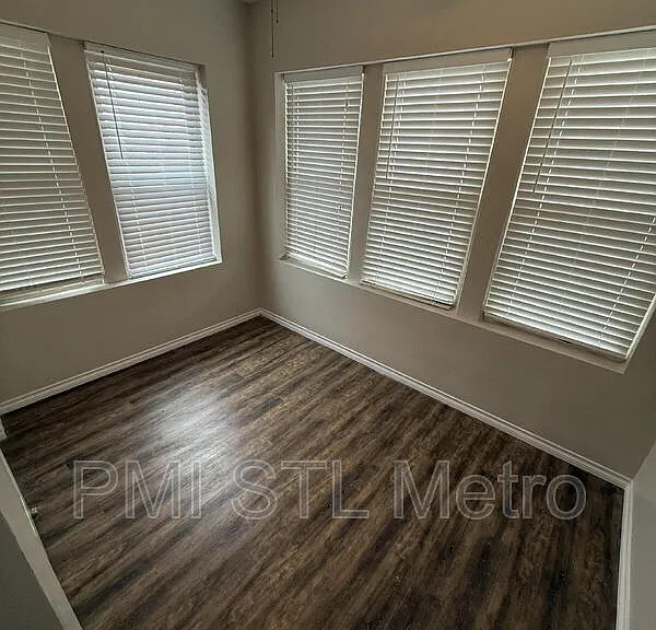 5572 Clemens Ave #1W — Photo 8