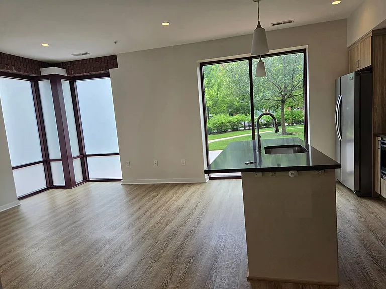 365 Auden Ave — Photo 3