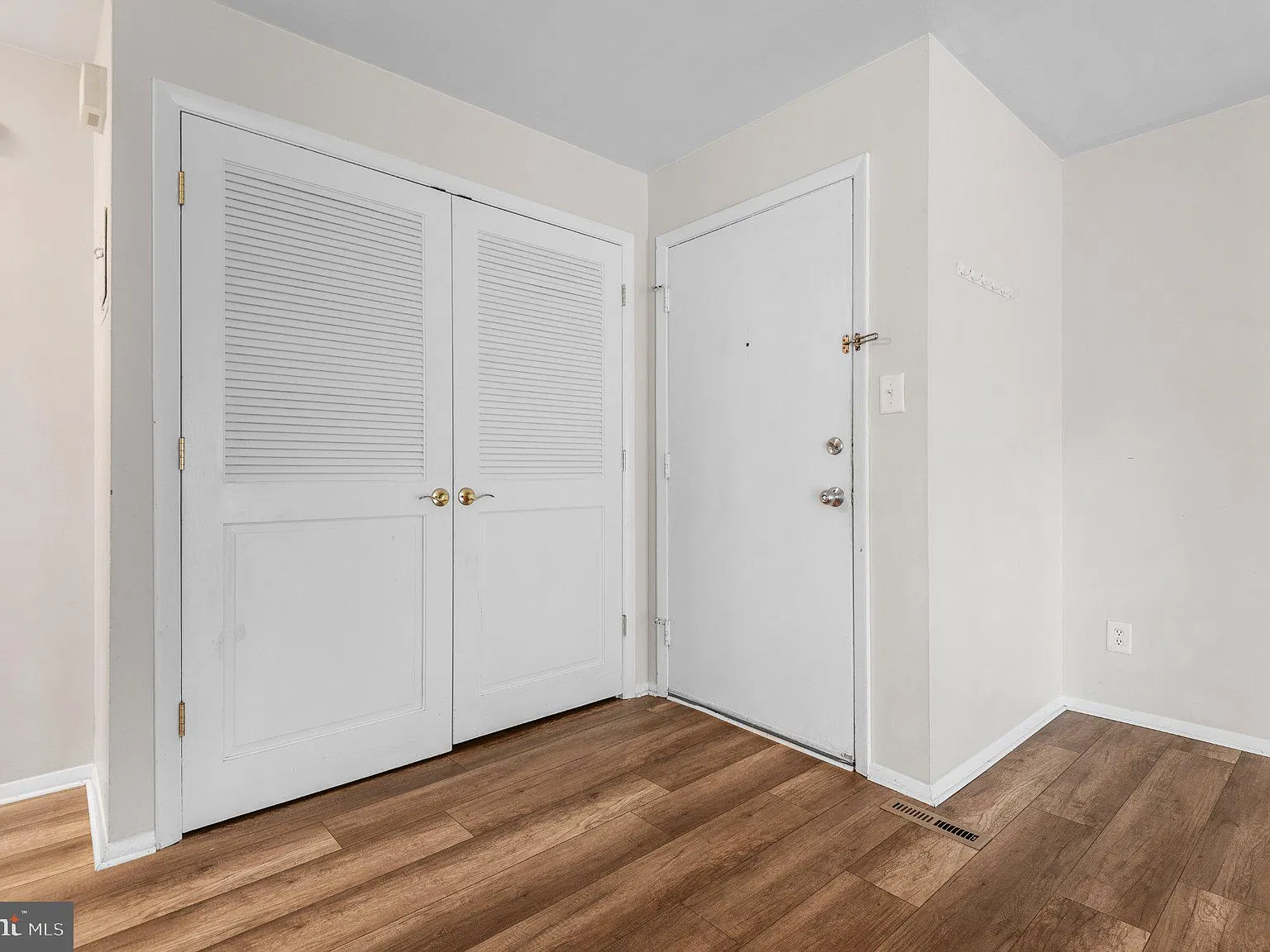 2 bed, 2.0 bath, 1065 sqft, $2,100 — Photo 4