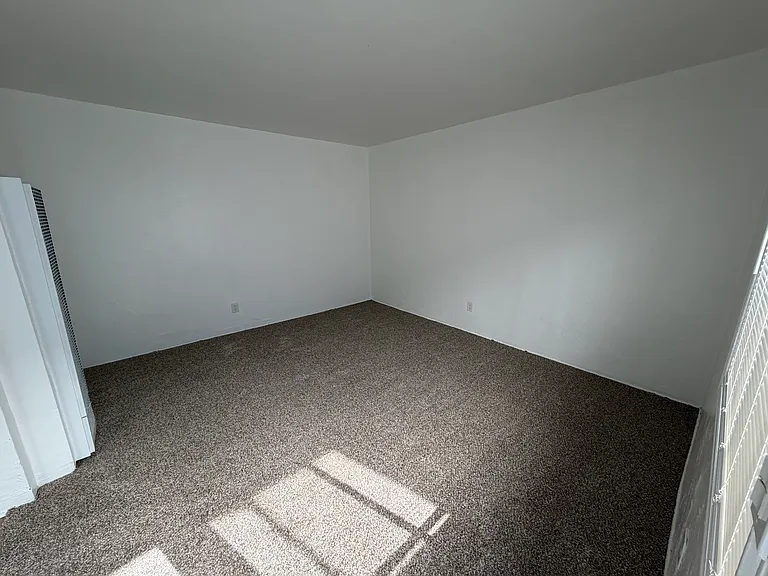 300 E 4th St #D — Photo 3