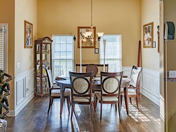 3rd image of 219 Stonebrook Way