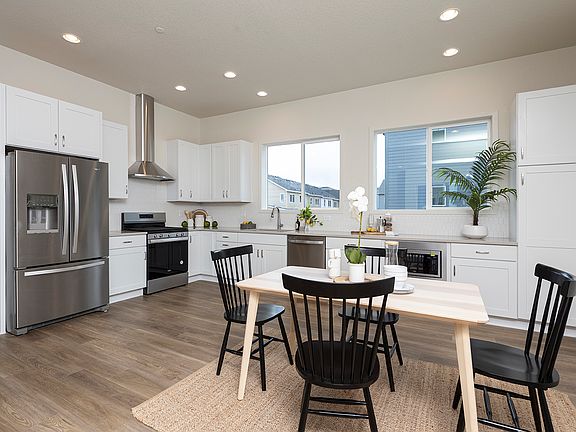 4th image of 675 Promenade Dr