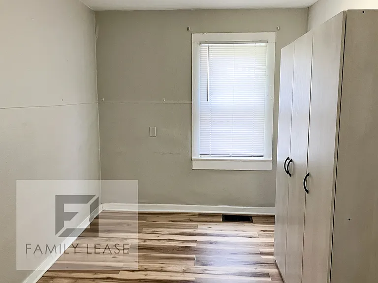 2304 E Prairie St — Photo 11