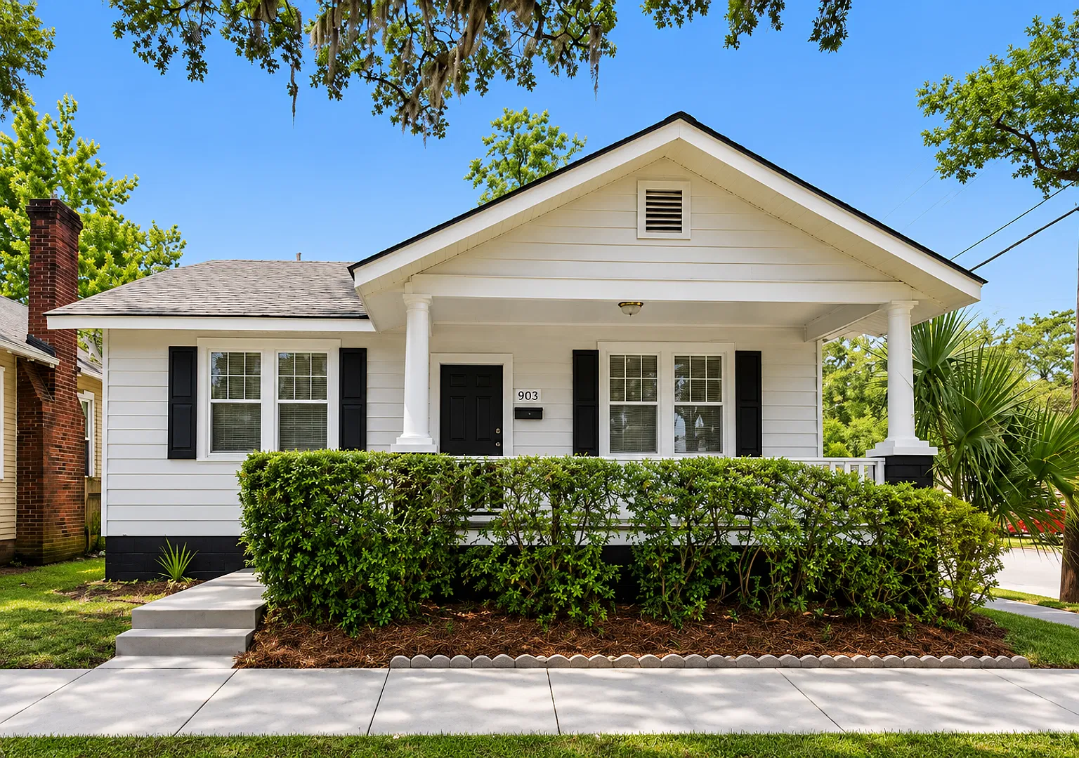 Large Unfurnished 2BR/1BA Downtown Home Walking Distance to Forsyth Park and Daffin Park — Photo 1