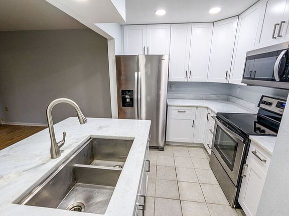 3rd image of 160 Live Oak Woods Ct APT 6C