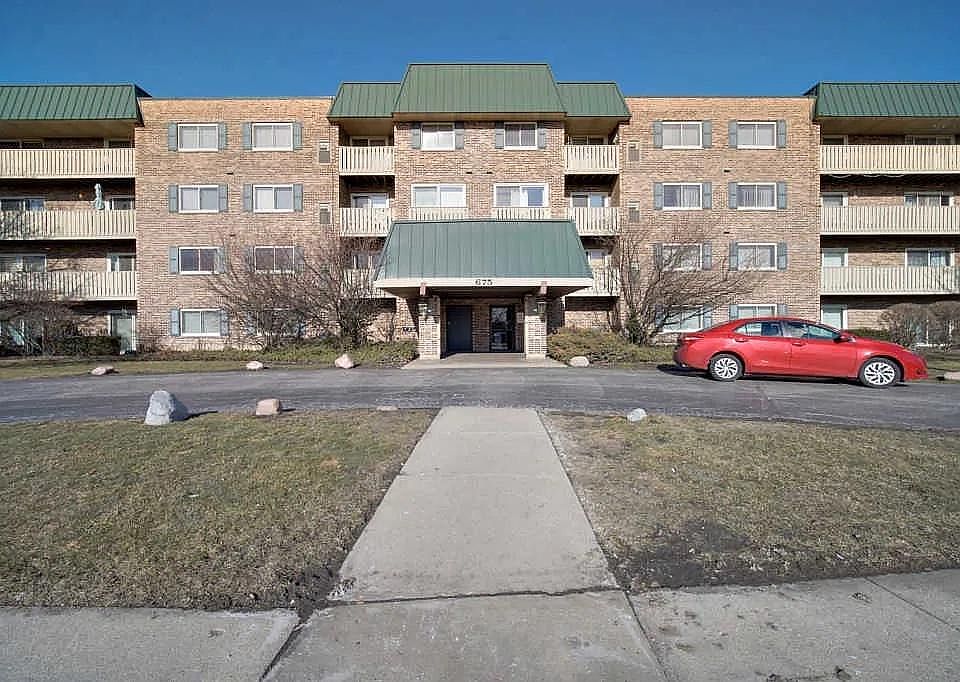 1st image of 675 Grove Dr APT 305