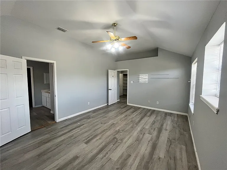 3034 Twin Creek Dr — Photo 17