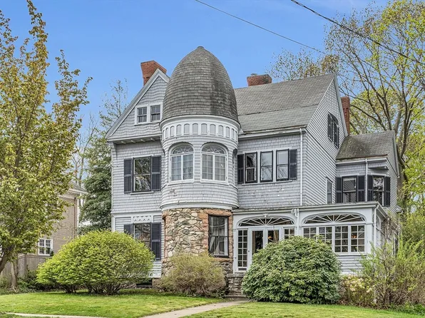 90 Bellevue Ave, Melrose, MA 02176