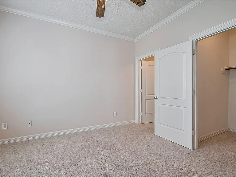 1419 Thompson St — Photo 29