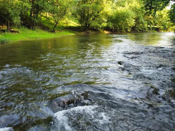 8 Hidden Hollow Dr, Kearneysville, WV 25430