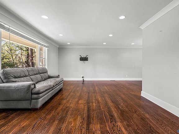 5th image of 235 Riley St