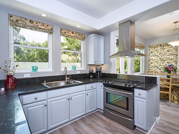 4th image of 155 Acacia Ln
