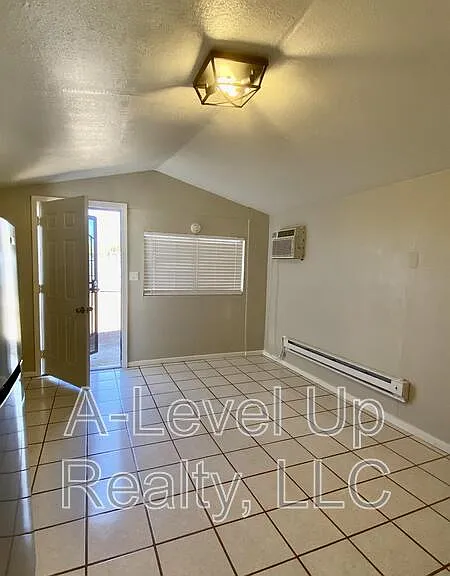 3909 S 14th Ave #3 — Photo 4