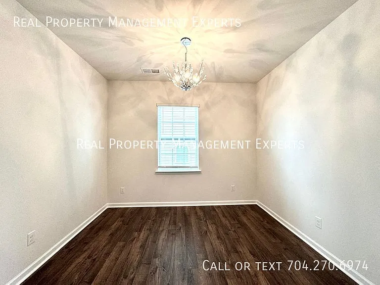4025 Lampasas Ln — Photo 20