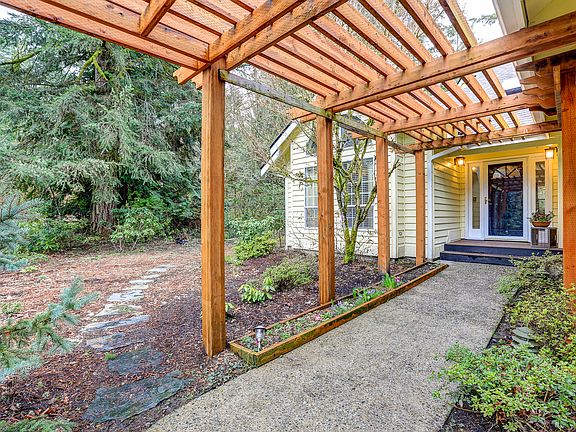 Lovey front walkway!