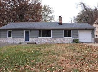 7724 Howe Dr, Prairie Village, KS 66208