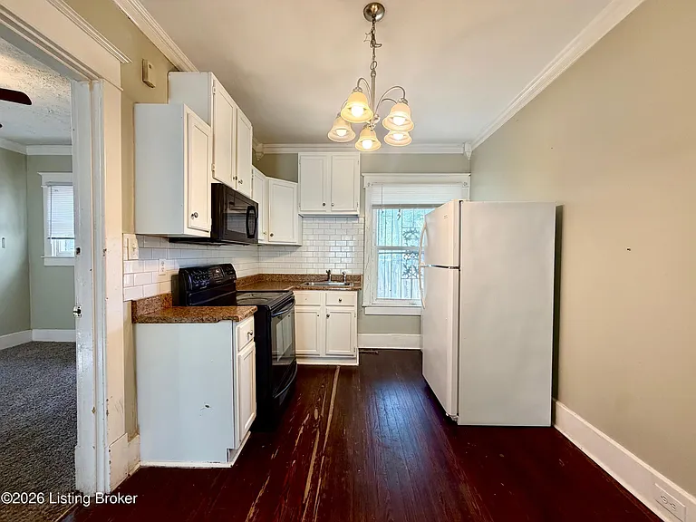 1768 W Hill St — Photo 3