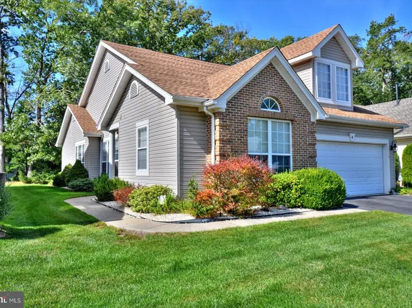 4 Symphony Ave, Bayville, NJ 08721