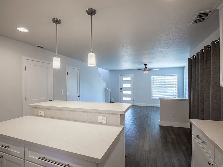 1056 Watt St — Photo 10