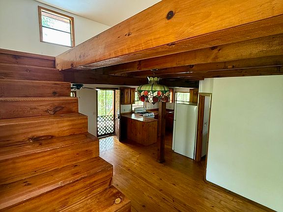 5th image of 4273 Possum Hollow Rd