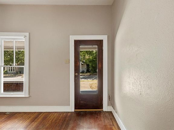 5th image of 406 College St