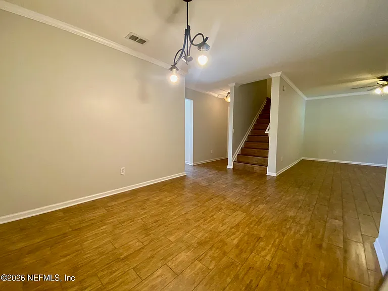 1530 Vineland Cir #B — Photo 7