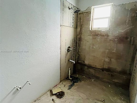 4th image of 1344 W 10th St