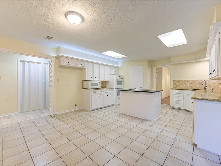 12810 Chaseland Ln — Photo 45