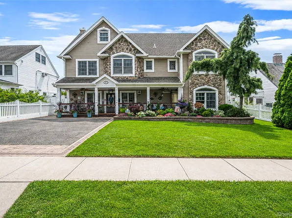 4 Teamster Lane, Levittown, NY 11756
