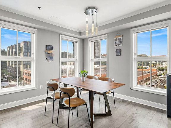 4th image of 501 9th St APT 611