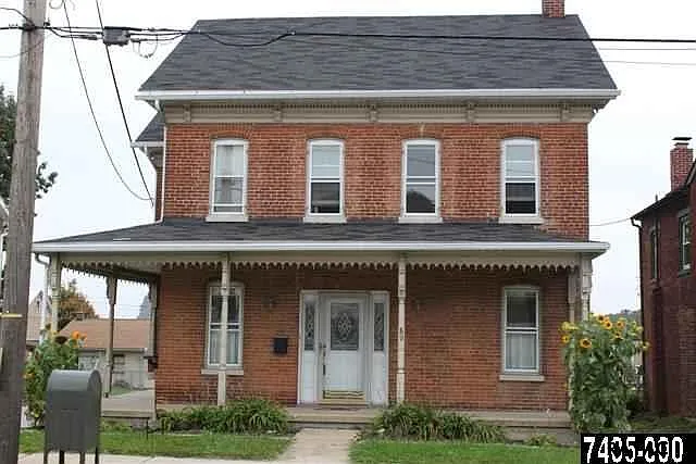 89 W Main St photo 1